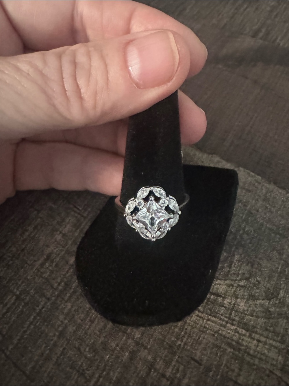 S925 Sterling Silver Princess-Cut Floral Halo Ring – Size 9